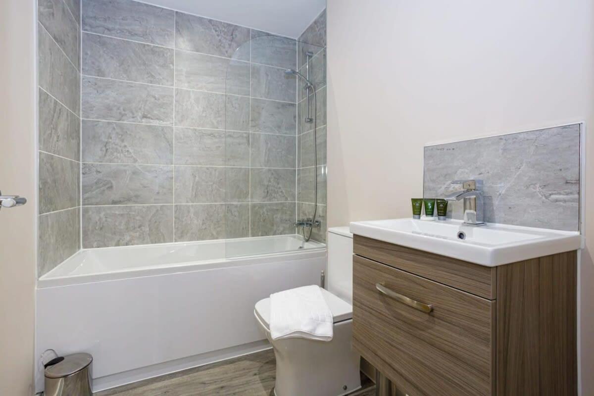 Modern And Stylish 1 Bed Apartment Manchester Bagian luar foto