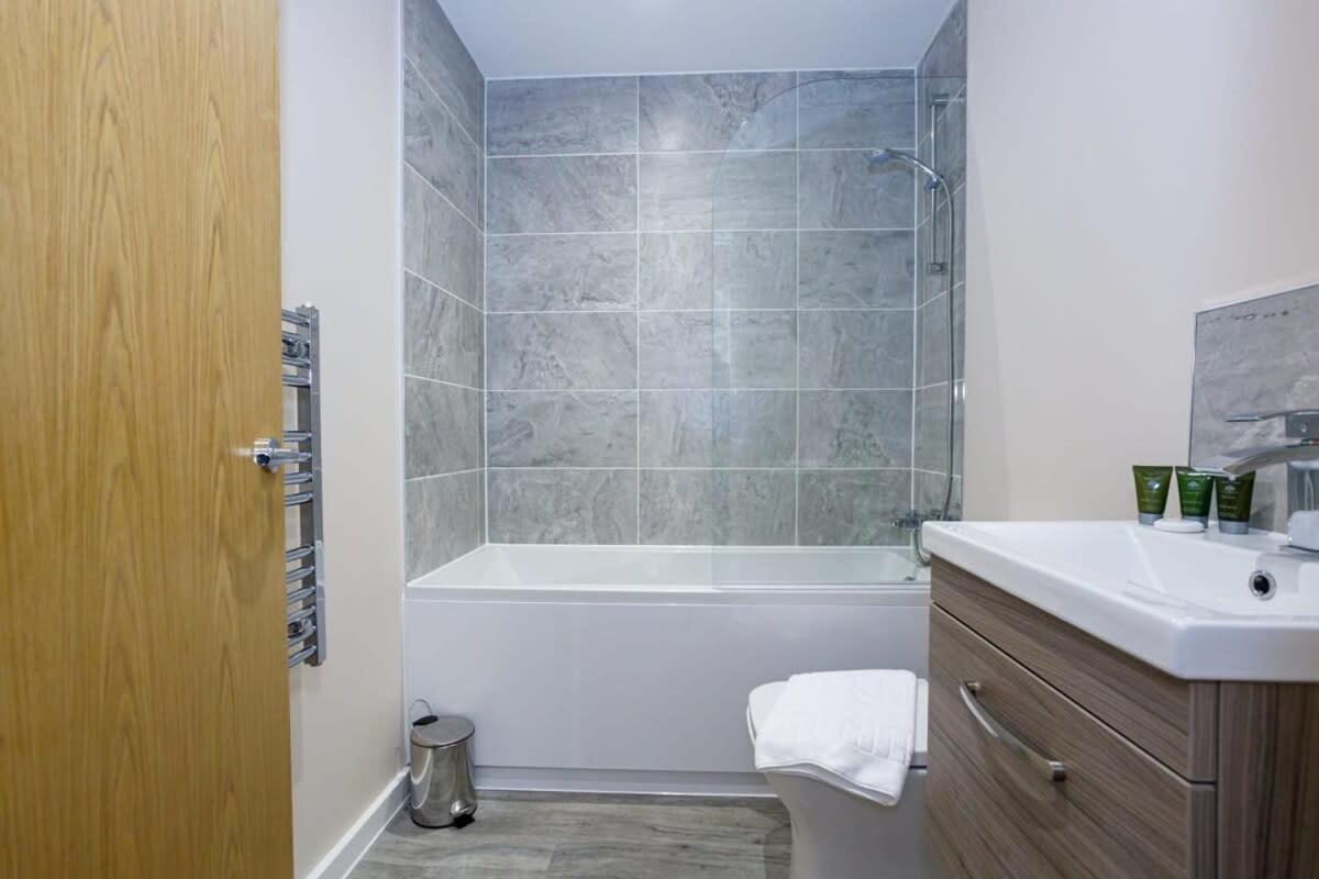 Modern And Stylish 1 Bed Apartment Manchester Bagian luar foto